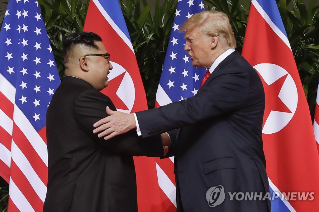  올해 6월 싱가포르에서 만난 김정은 북한 국무위원장(왼쪽)과 트럼프 미국 대통령