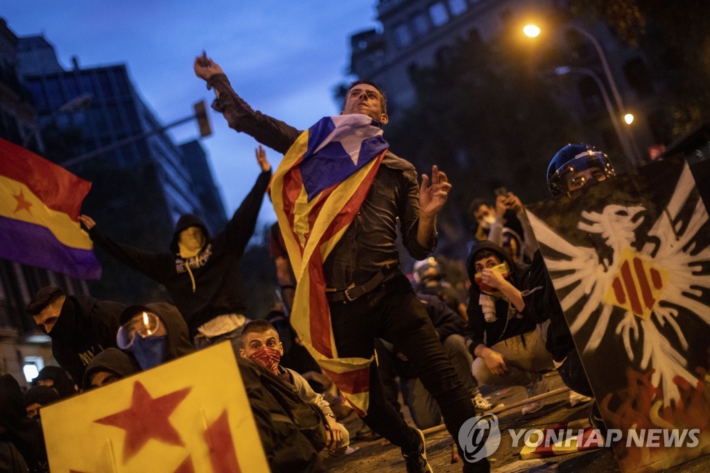 바르셀로나 反스페인집회 50만 운집…성가족성당도 폐쇄