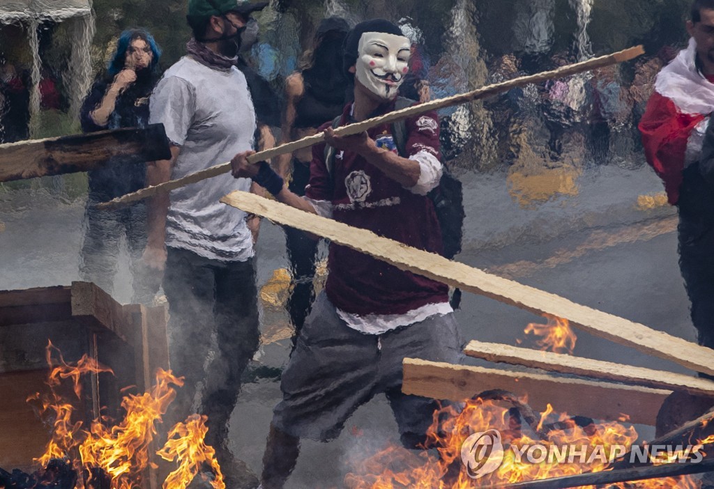 칠레 산티아고, 지하철 요금 인상 항의 시위 격화