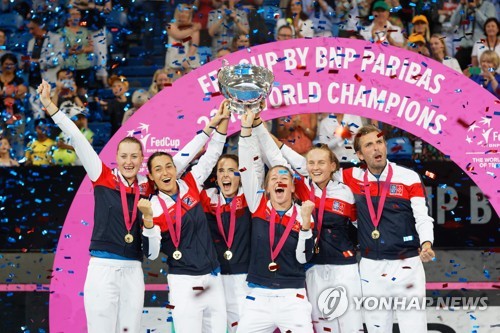 우승을 자축하는 프랑스 선수들.