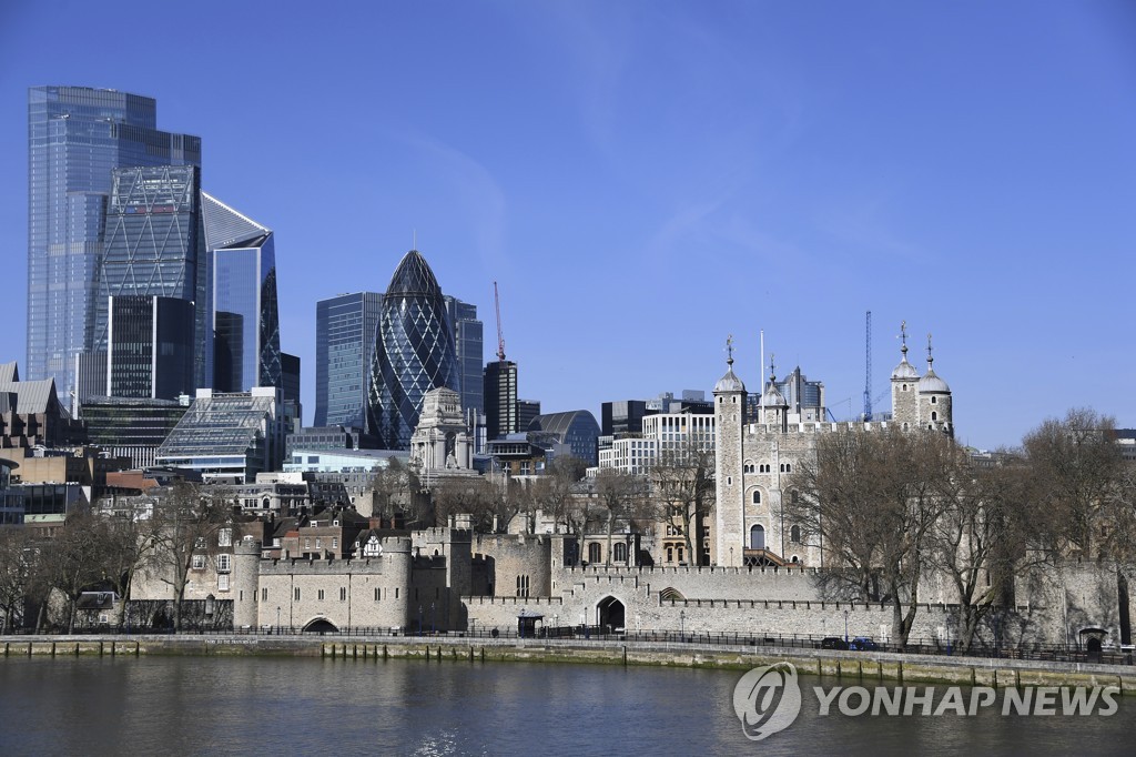 템스강 건너편에 보이는 런던 금융중심지 '시티 오브 런던' [AP=연합뉴스]