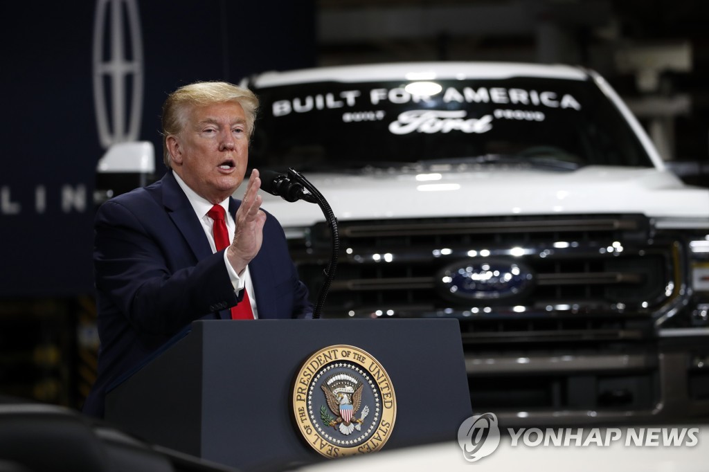 트럼프, 미시간주 포드 부품공장서 연설