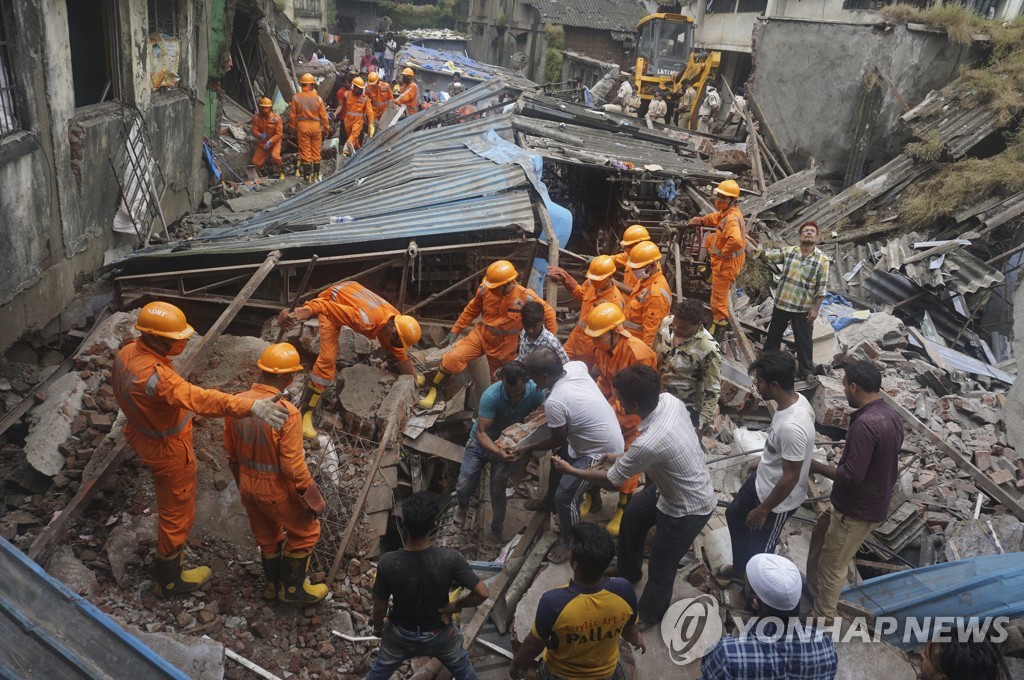 India Building Collapse