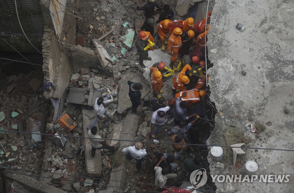 India Building Collapse