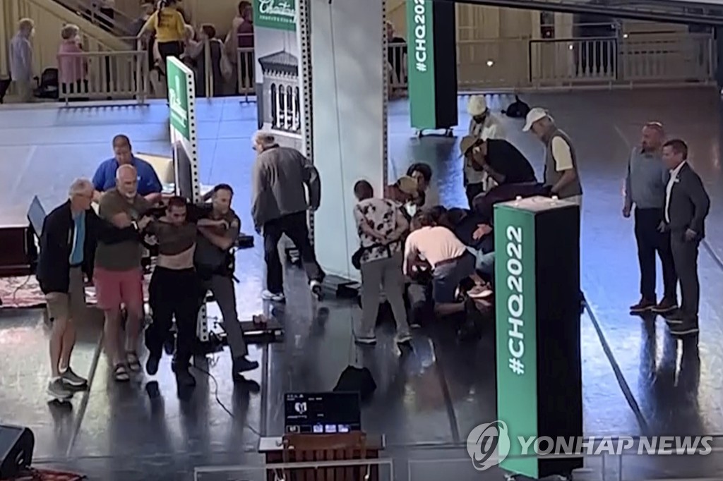 살만 루슈디 피습