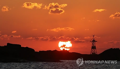 울산 울주군 서생면 앞바다 동해 일출