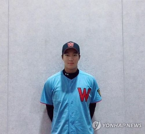 넥센 히어로즈가 1차 지명한 휘문고 우완 안우진.