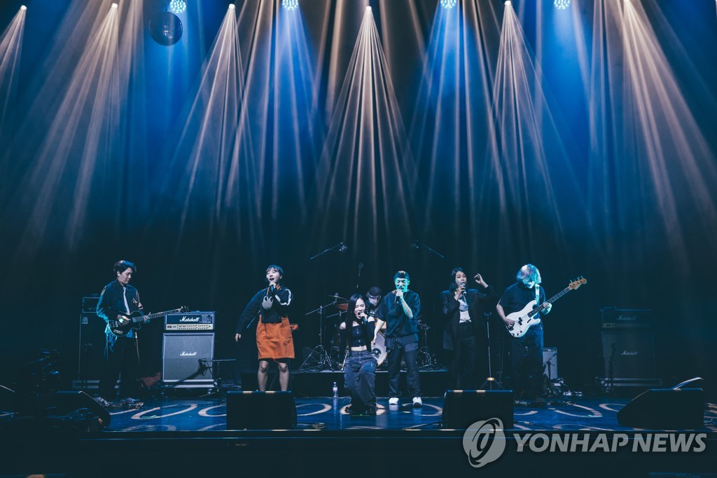 This photo, provided by Zandari Festa, shows Leenalchi, a sensational alternative pop band, performing at its festival. Leenalchi gained popularity with its music inspired by traditional Korean music. (PHOTO NOT FOR SALE) (Yonhap)
