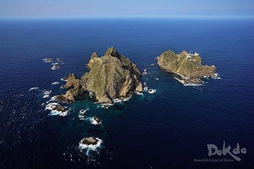 This file photo provided by the Ministry of Foreign Affairs shows Dokdo, South Korea's easternmost islets. (PHOTO NOT FOR SALE) (Yonhap)