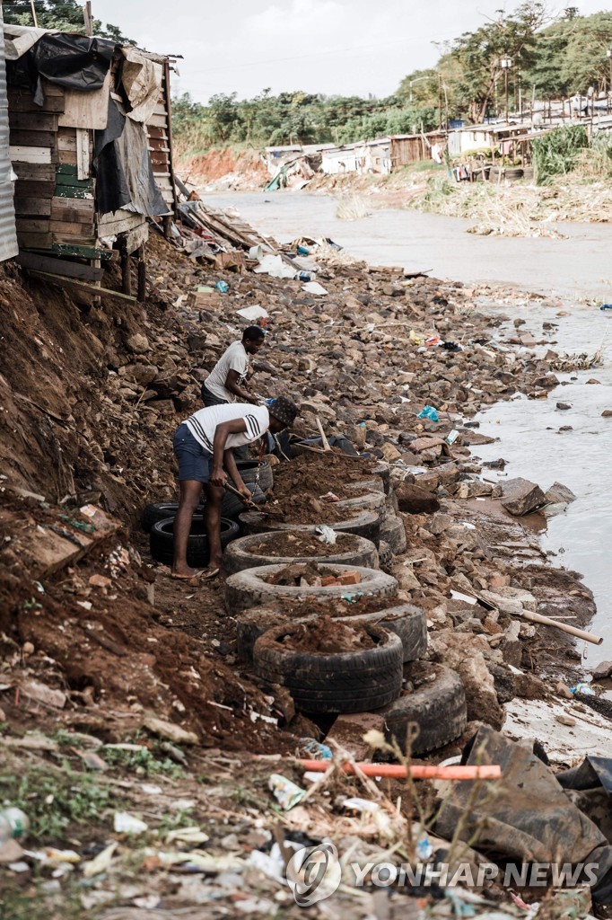 SAFRICA-WEATHER-FLOODS-DAMAGE