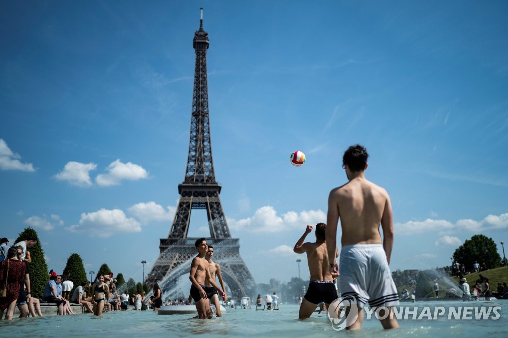 FRANCE-CLIMATE-WEATHER-HEAT