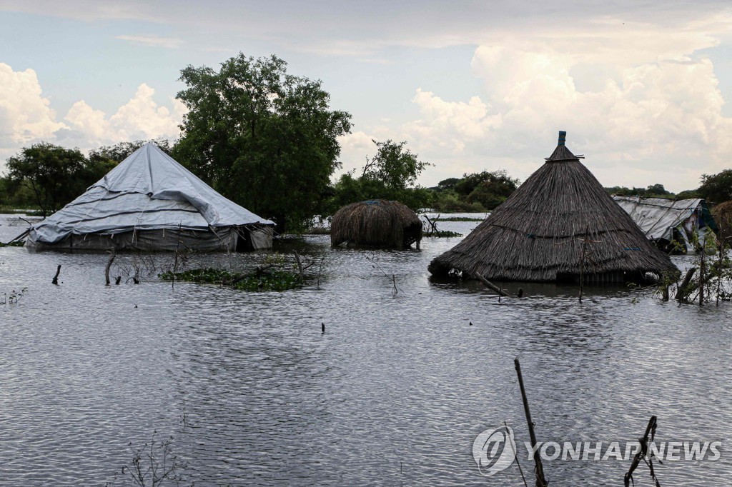홍수로 물에 잠긴 남수단의 마을 [AFP=연합뉴스]