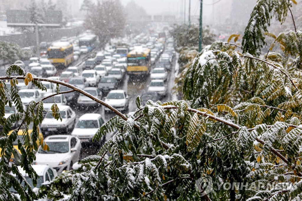 IRAN-WEATHER-TRANSPORT-SNOW