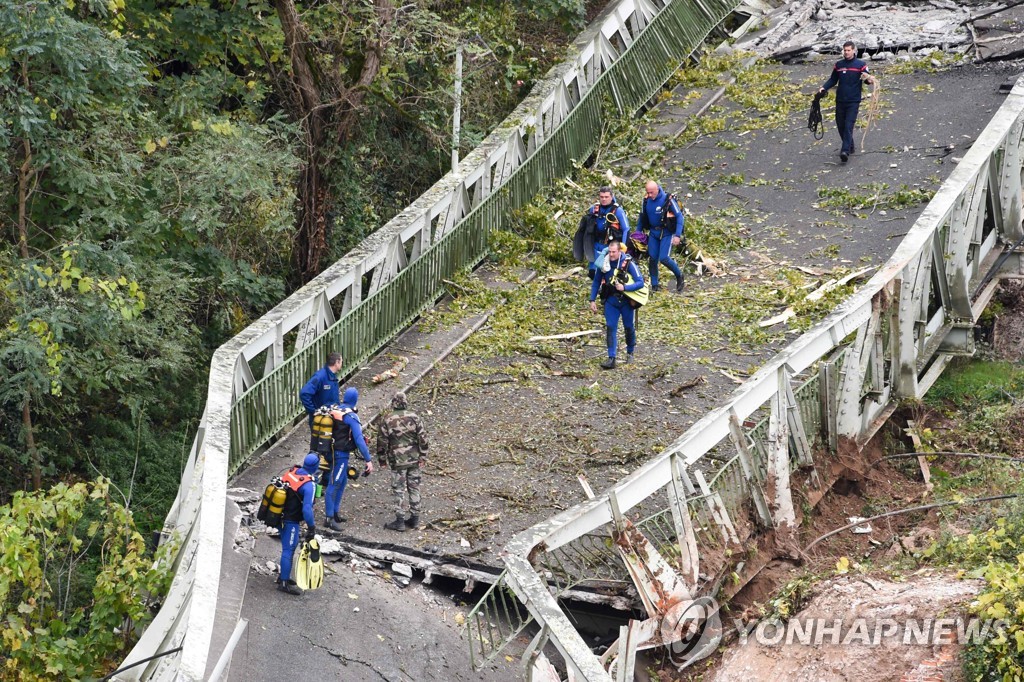 FRANCE-ACCIDENT-TRANSPORT-BRIDGE