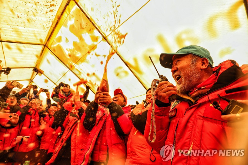 CLIMBING-CHN-CHINA-MOUNTAINEERING