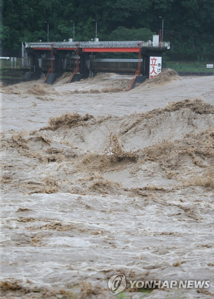 JAPAN-WEATHER-RAIN