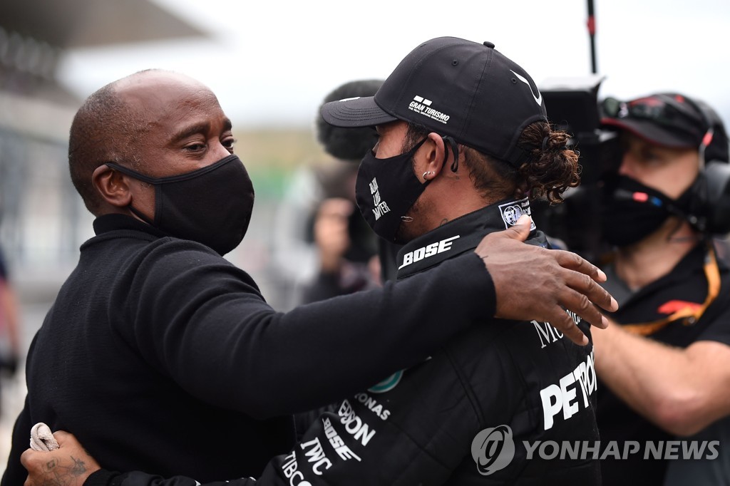 AUTO-PRIX-F1-POR-RACE