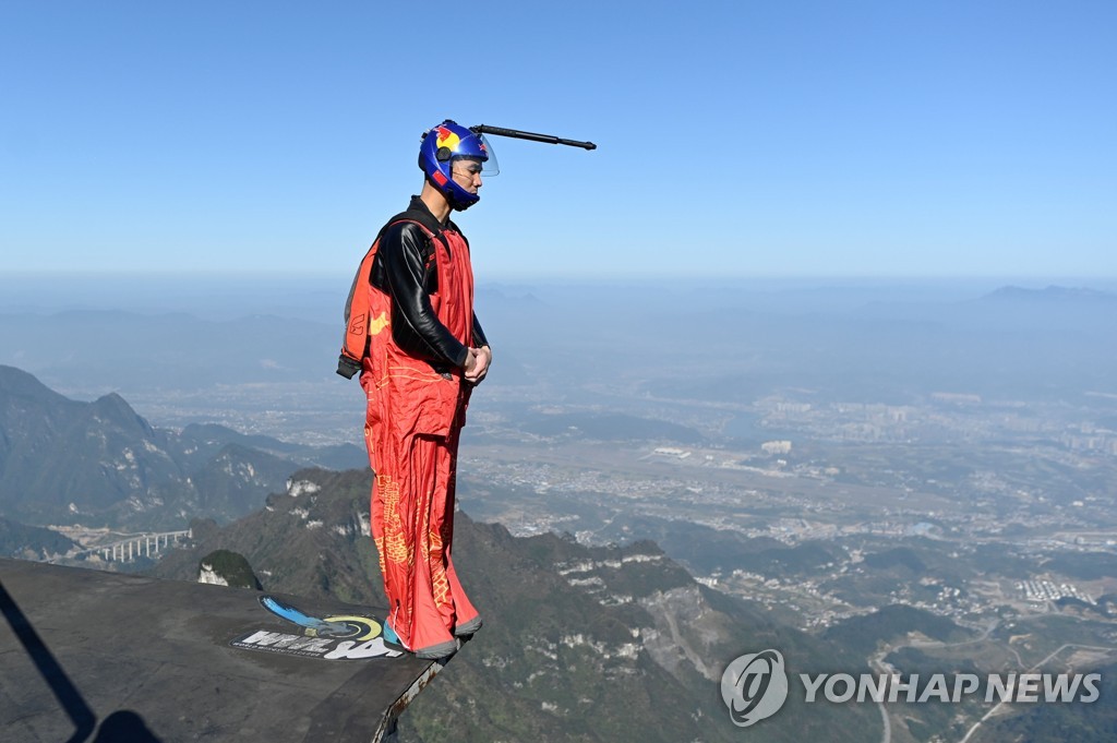 CHINA-LIFESTYLE-SPORT-WINGSUIT