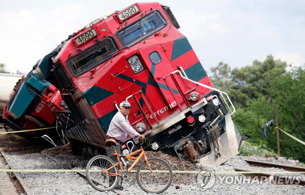 MEXICO-TRAIN-ACCIDENT