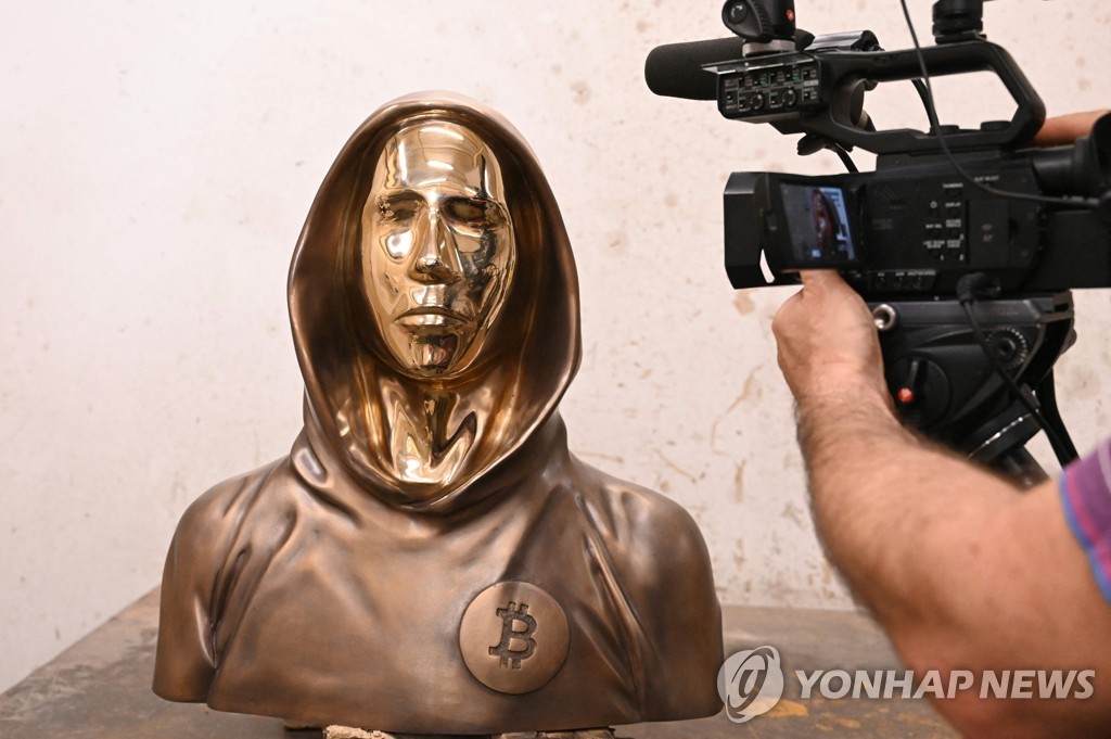 HUNGARY-FOREX-CRYPTOCURRENCY-BITCOIN-SATOSHI NAKOMOTO