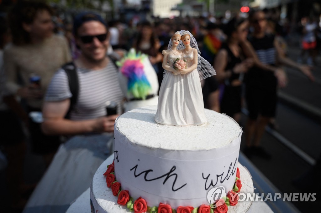 FILES-SWITZERLAND-REFERENDUM-HOMOSEXUALITY-MARRIAGE