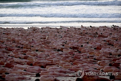 호주 단체 누드 촬영