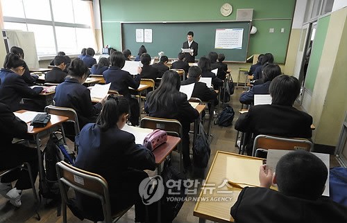 일본 가나가와현의 한 중학교 수업 장면