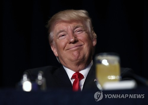 국가조찬기도회 참석한 트럼프