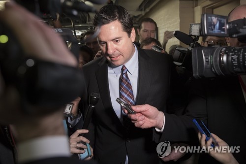 '트럼프 꼭두각시' 논란 누네스, 백악관 영내서 정보원 접촉