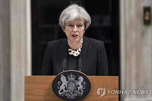 성명 발표하는 메이 총리