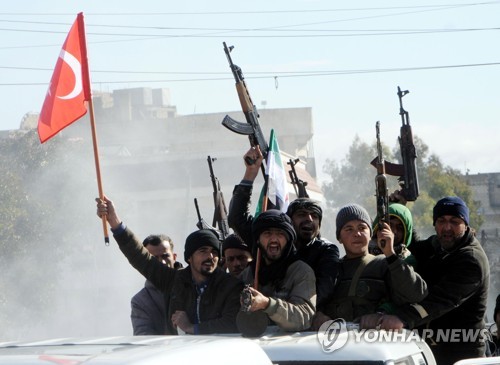 시리아 북부 이동하는 터키 연계 반군 조직 '자유시리아군'