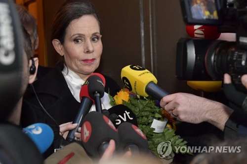 사임 발표하는 사라 다니우스 스웨덴한림원 사무총장