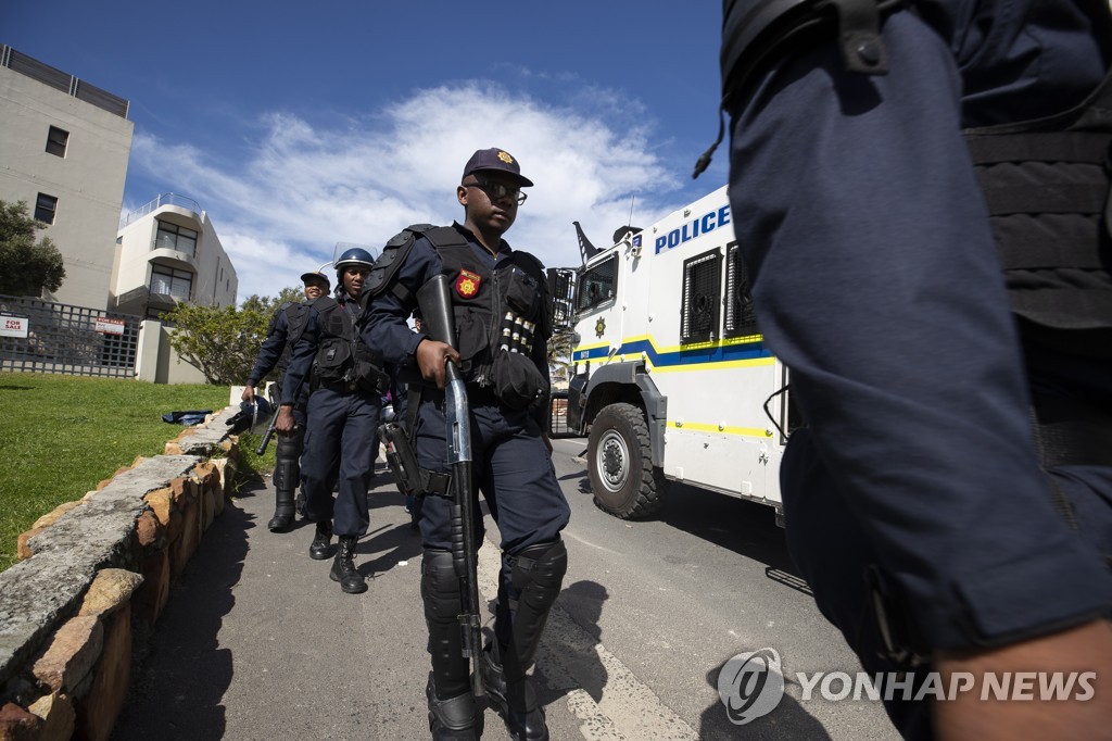 범죄 소탕 작전에 투입된 남아공 경찰(자료사진)