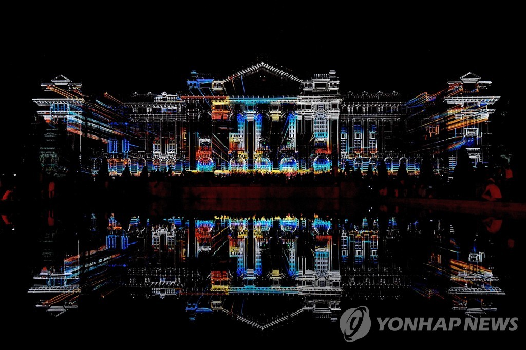 ′밤을 밝히는 아름다운 불빛들′…헝가리 ′국제 라이트 아트 그룹′ 개최