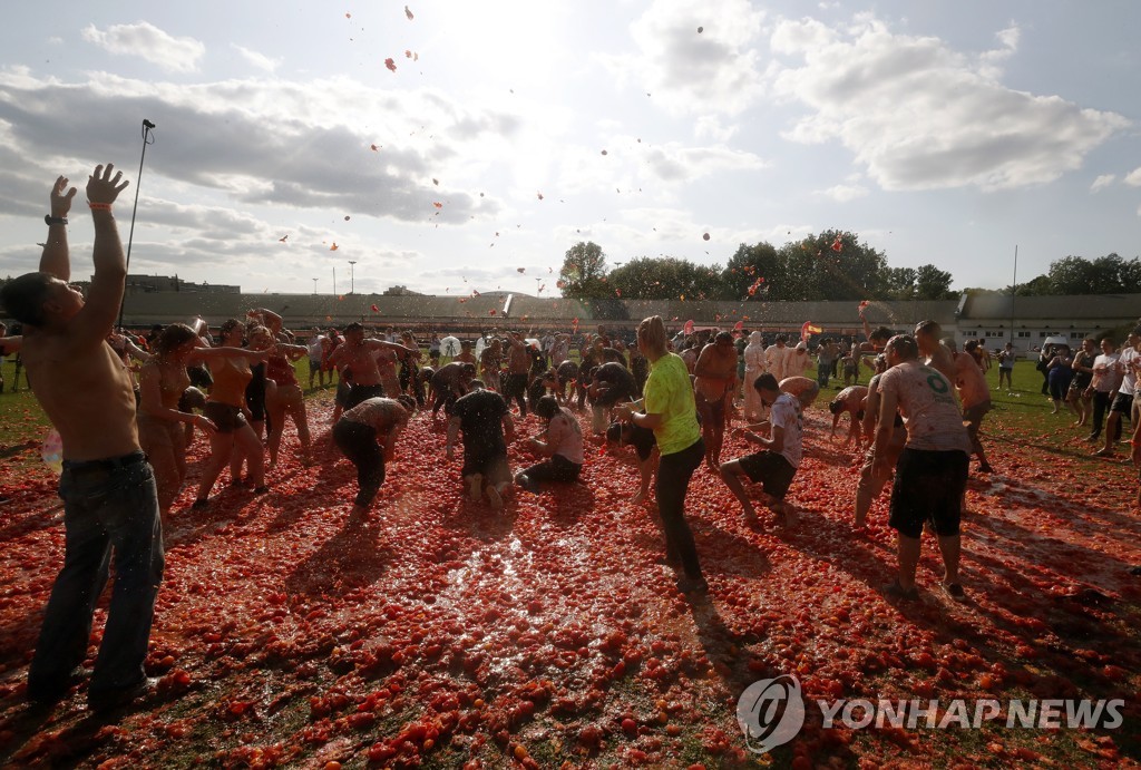 RUSSIA TOMATINA BATTLE