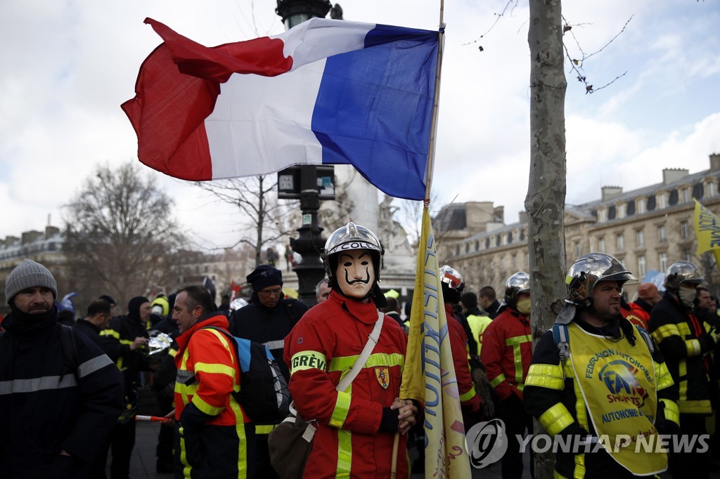 FRANCE FIREFIGHTER PENSION REFORM PROTEST
