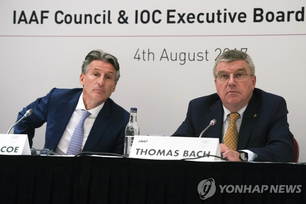 서배스천 코 세계육상연맹 회장(왼쪽)과 토마스 바흐 IOC 위원장
