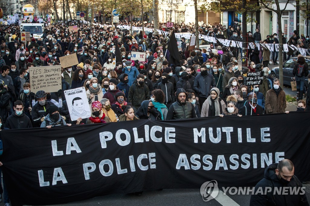 프랑스 전역서 보안법 반대 집회…과격 시위대에 최루가스 발포 