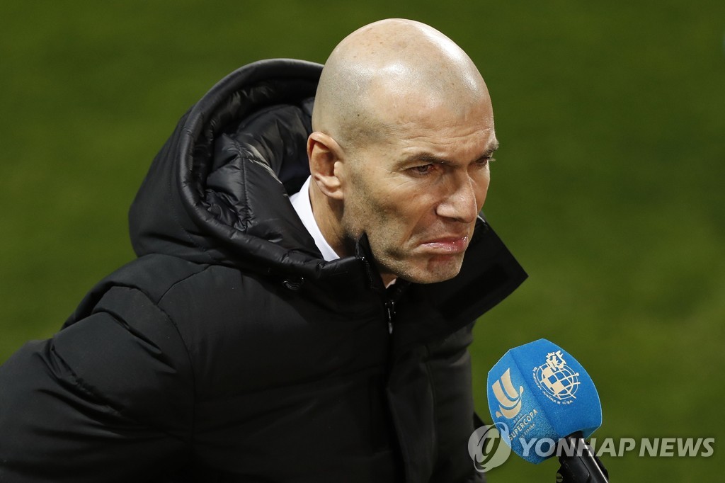 인터뷰 응하는 지단 감독