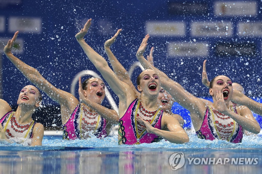 ′완벽한 호흡′…유럽수영선수권 아티스틱 스위밍 단체전