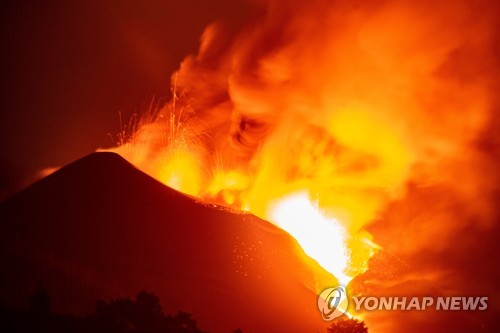 화염 뿜는 스페인 라팔마섬의 화산