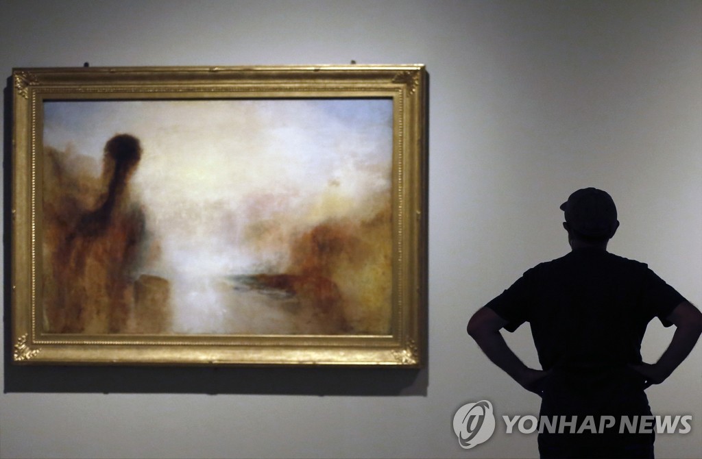 윌리엄 터너의 작품 앞 관람객