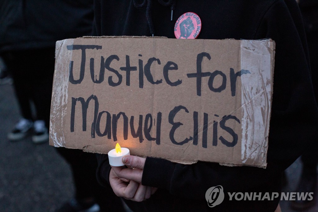 경찰 체포 후 사망한 흑인 남성 마누엘 엘리스를 위한 추모행사