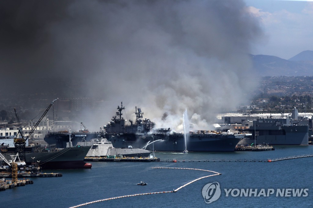US-NAVY-SHIP-USS-BONHOMME-RICHARD-BURNS-AT-NAVAL-BASE-IN-SAN-DIE