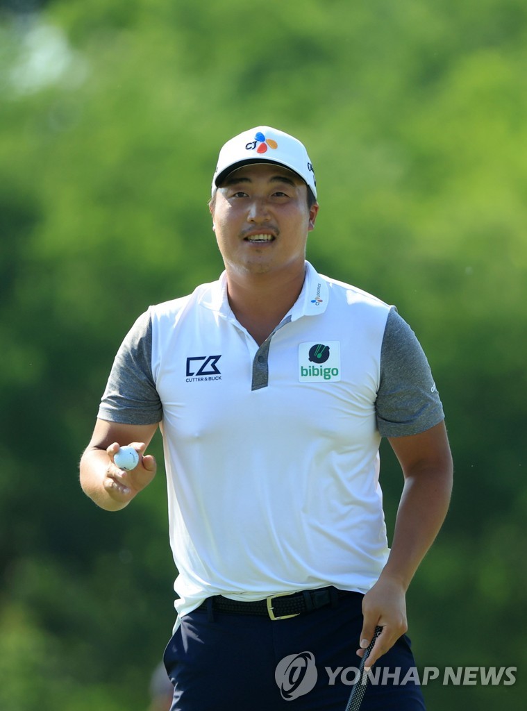 In this Getty Images photo, Lee Kyoung-hoon of South Korea celebrates his birdie putt on the 18th green during the final round of the AT&T Byron Nelson at TPC Craig Ranch in McKinney, Texas, on May 15, 2022. (Yonhap)