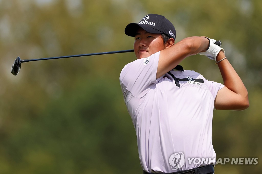 In this Getty Images file photo from Sept. 3, 2022, Kim Seong-hyeon of South Korea tees off on the 17th hole during the third round of the Korn Ferry Tour Championship at Victoria National Golf Club in Newburgh, Indiana. (Yonhap)