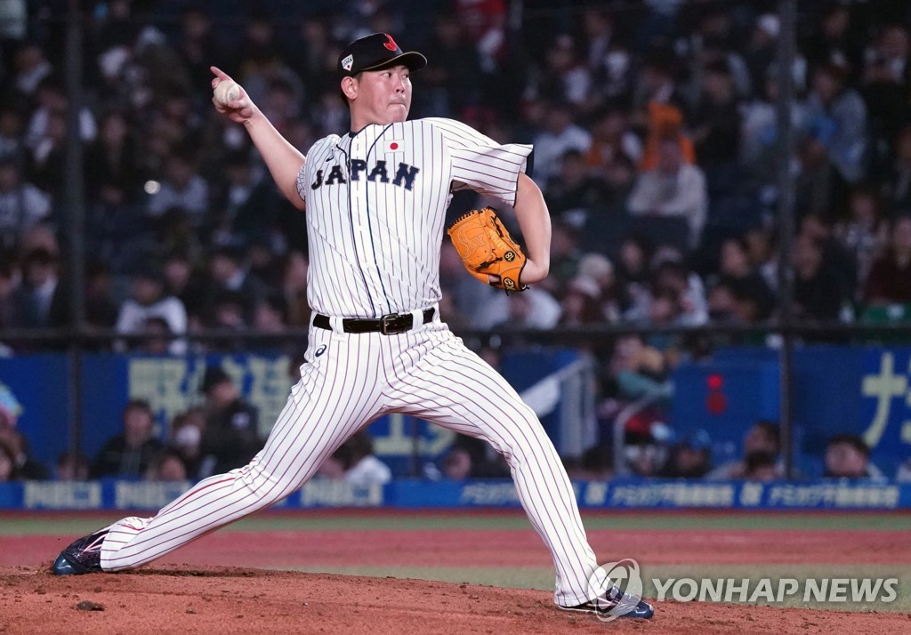 In this Penta Press file photo from Nov. 11, 2019, Shun Yamaguchi of Japan pitches against Australia in the Super Round of the World Baseball Softball Confederation (WBSC) Premier12 at ZOZO Marine Stadium in Chiba, Japan. (Yonhap)