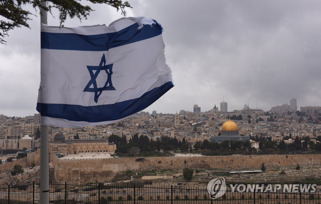 예루살렘 구시가지와 이스라엘 국기