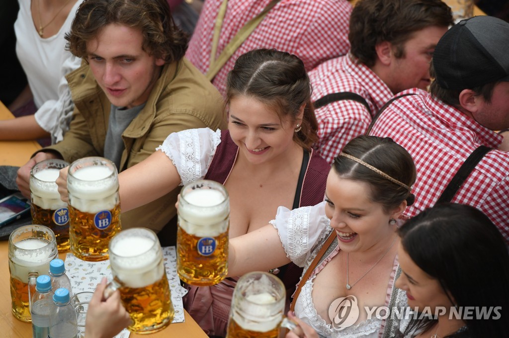 GERMANY-MUNICH-OKTOBERFEST-OPENING