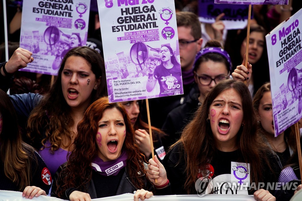 8일 스페인 마드리드의 여성 차별 반대 집회[로이터=연합뉴스]